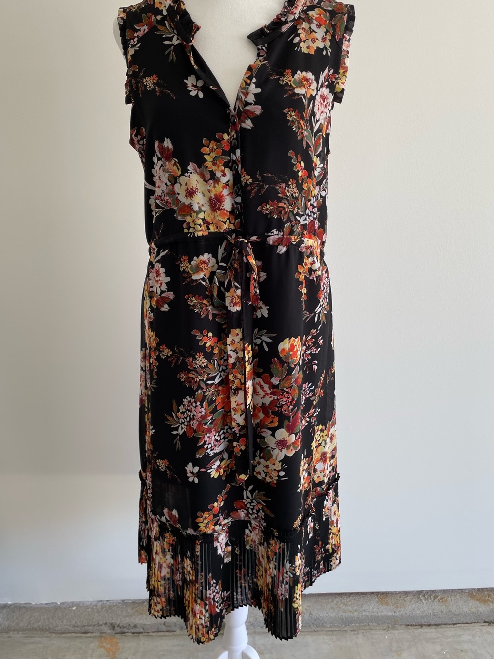Great Summer Floral Black Midi Dress with Pleated Hem Size Medium
